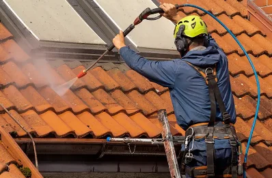 Démoussage et hydrofuge de toiture à Lasclaveries