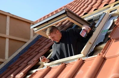 Pose de fenêtres de toit Velux à Lasclaveries